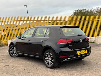 Used Volkswagen Golf 2017 for sale - 76095024: Photo 2