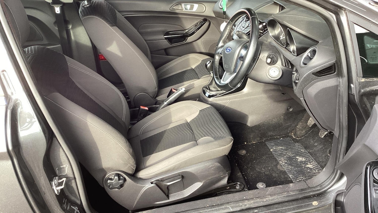 Used Ford Fiesta 2015 for sale - 77321051: Photo 4