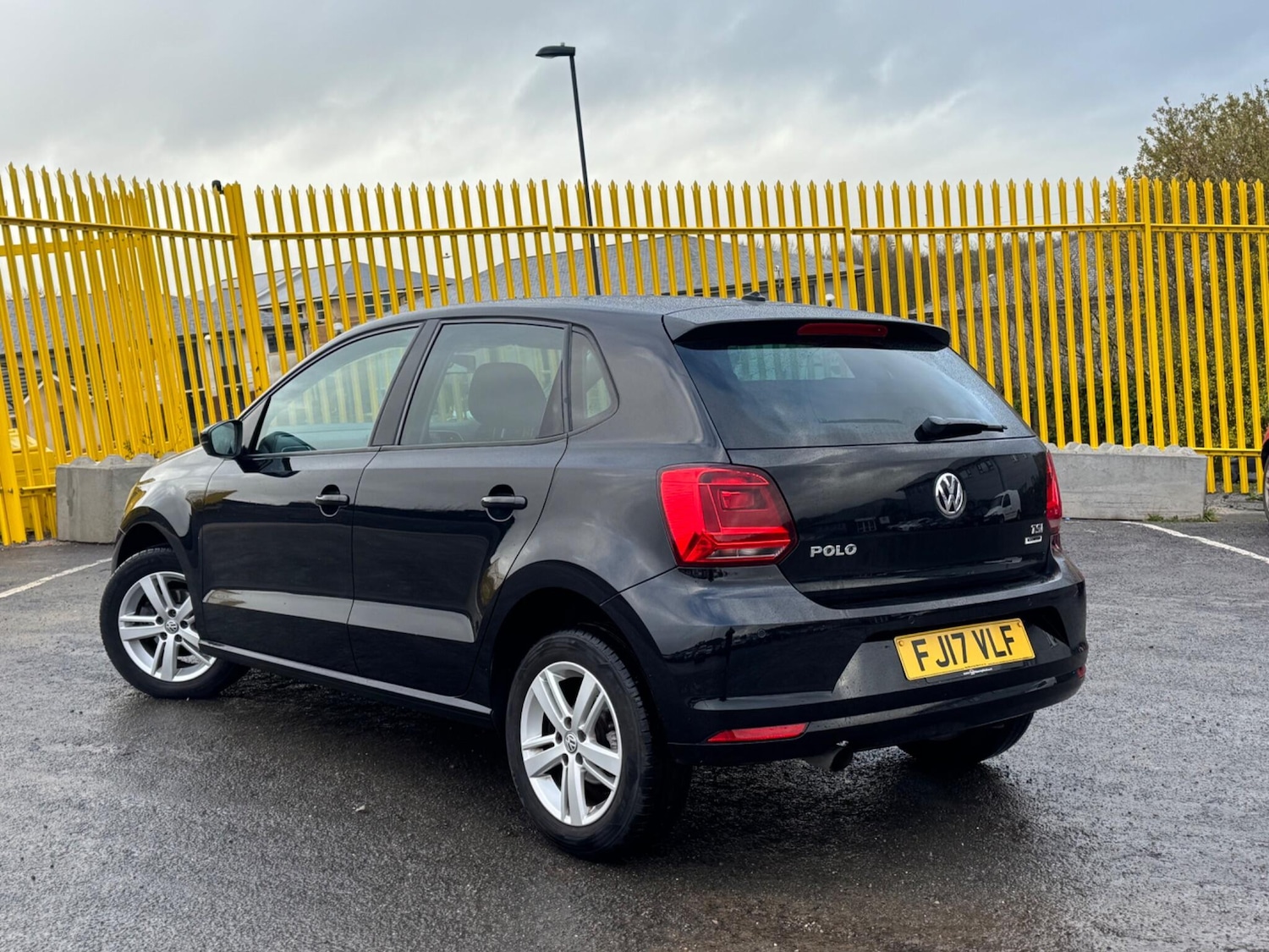 Used Volkswagen Polo 2017 for sale - 76700771: Photo 2