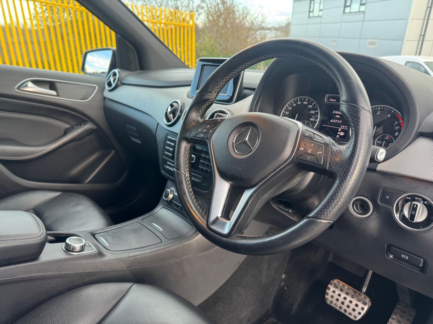 Used Mercedes-Benz B Class 2013 for sale - 76200219: Photo 11