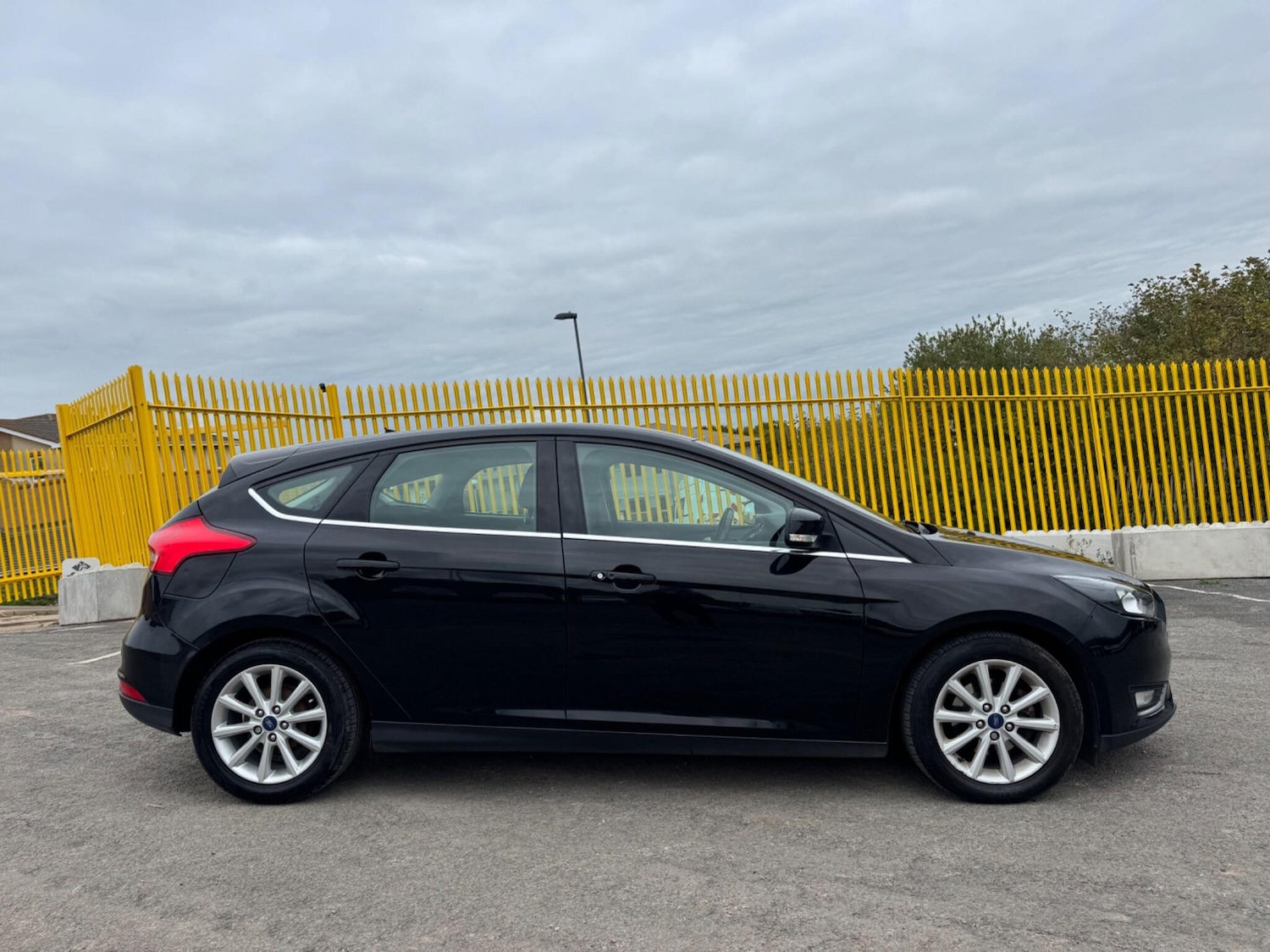 Used Ford Focus 2017 for sale - 76988385: Photo 5