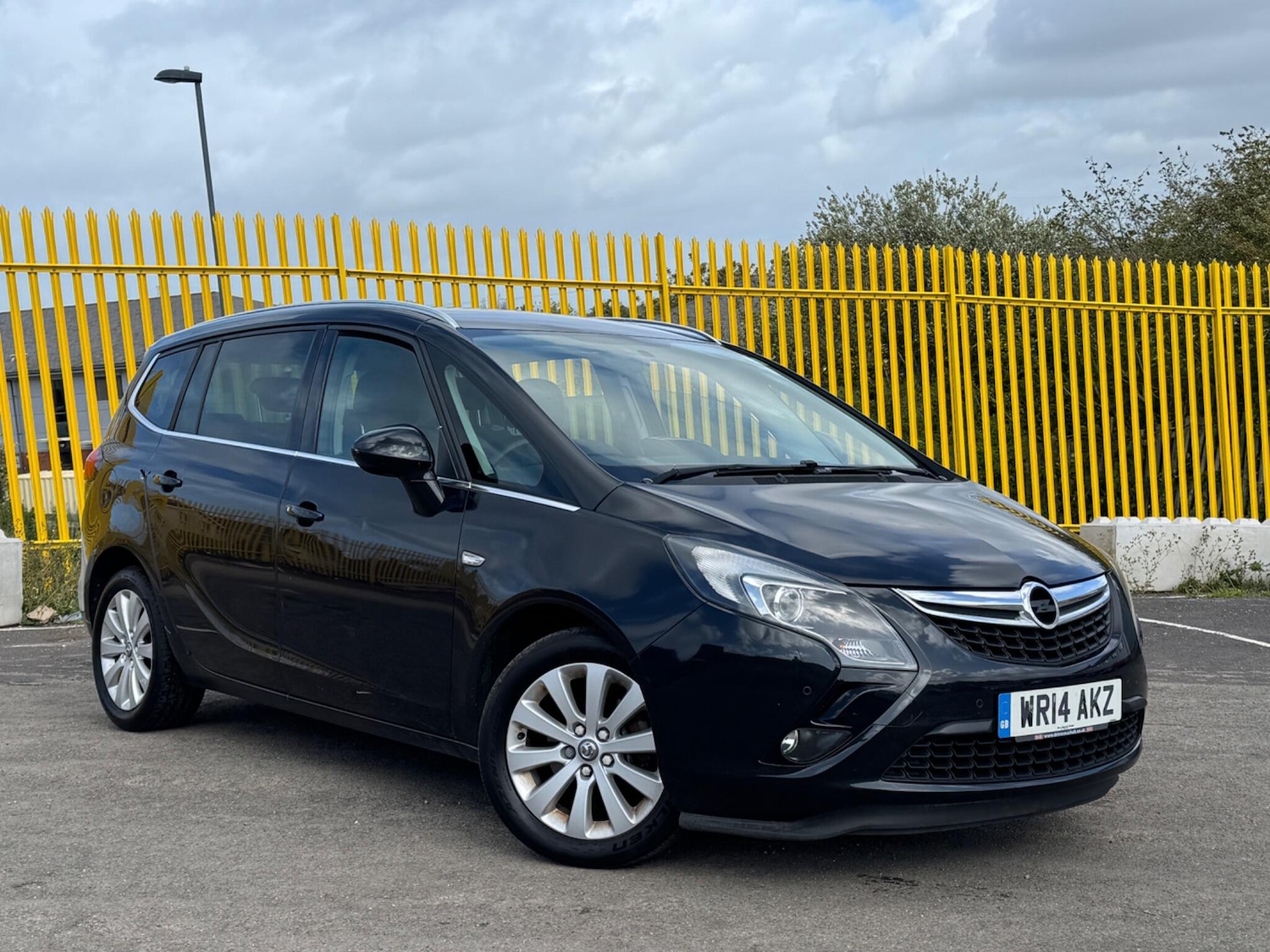 Used Vauxhall Zafira Tourer 2014 for sale - 75964425: Photo 1