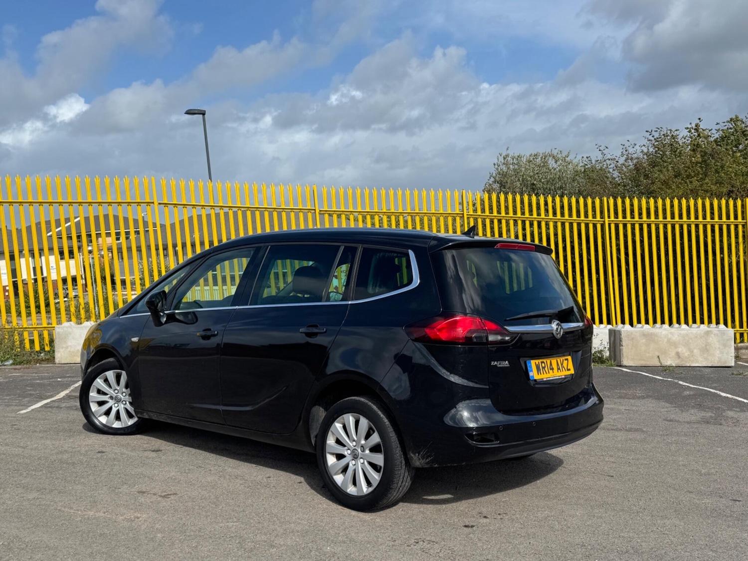 Used Vauxhall Zafira Tourer 2014 for sale - 75964425: Photo 2