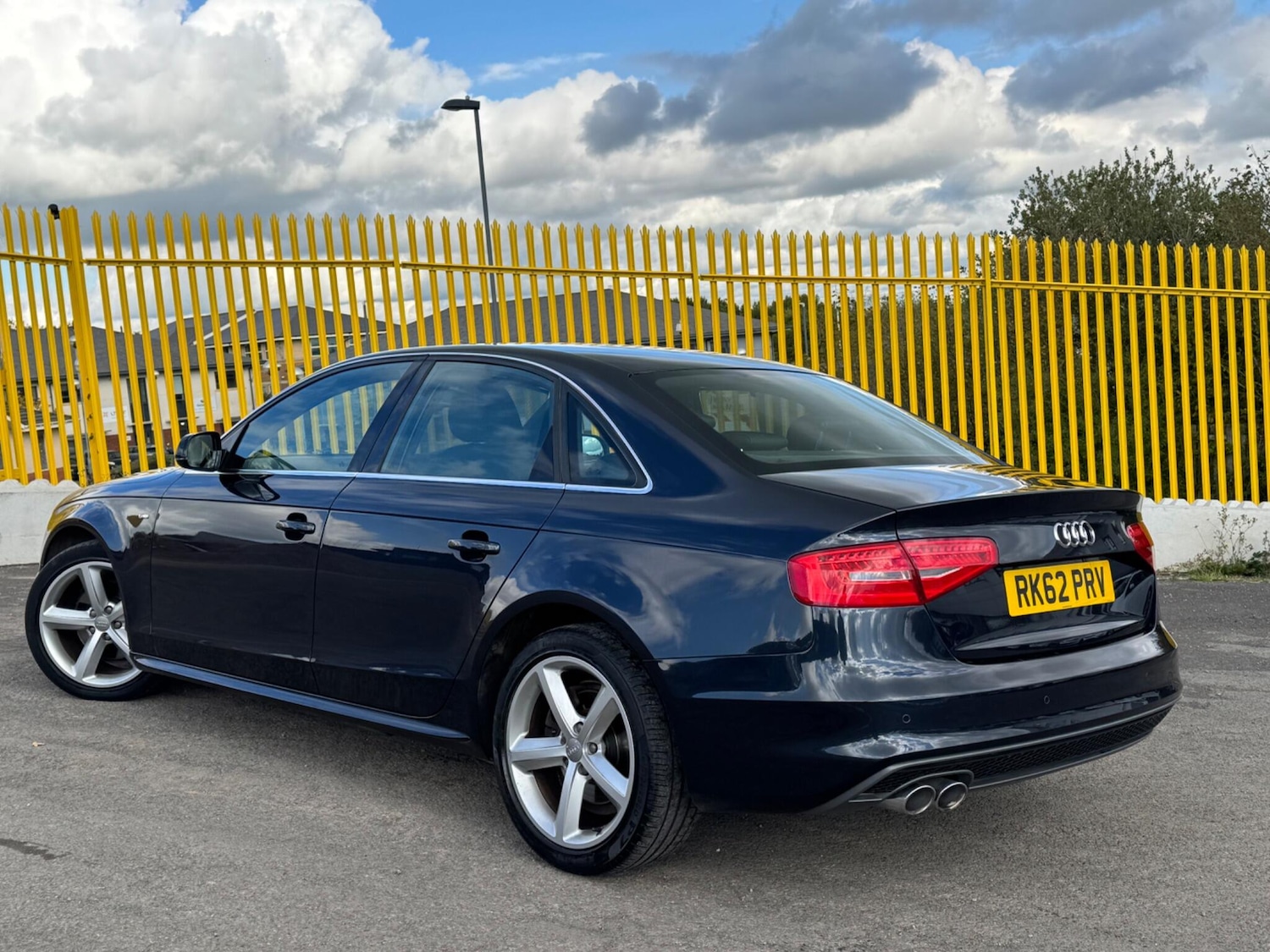 Used Audi A4 2012 for sale - 76997767: Photo 2