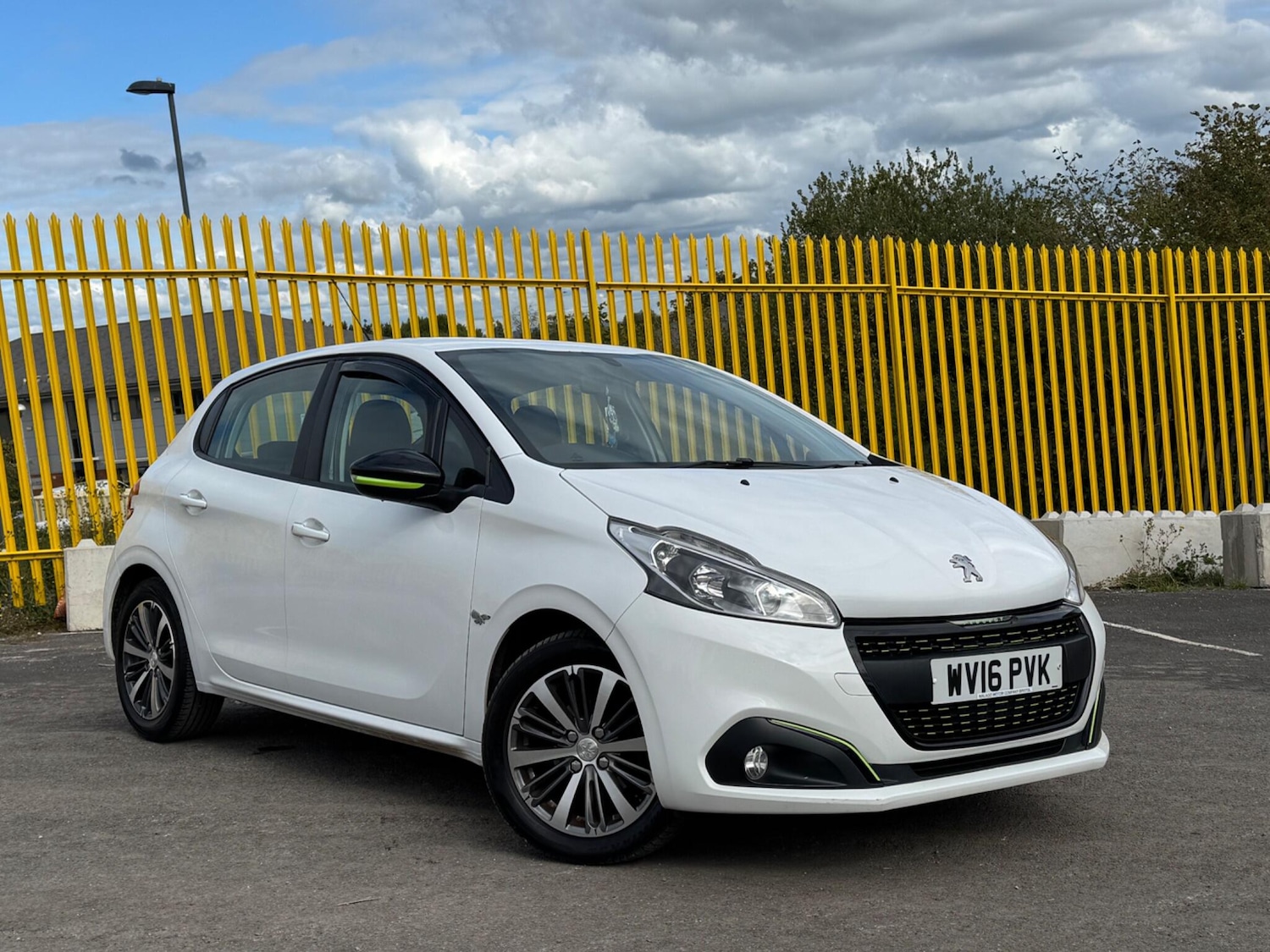 Used Peugeot 208 2016 for sale - 76024384: Photo 1