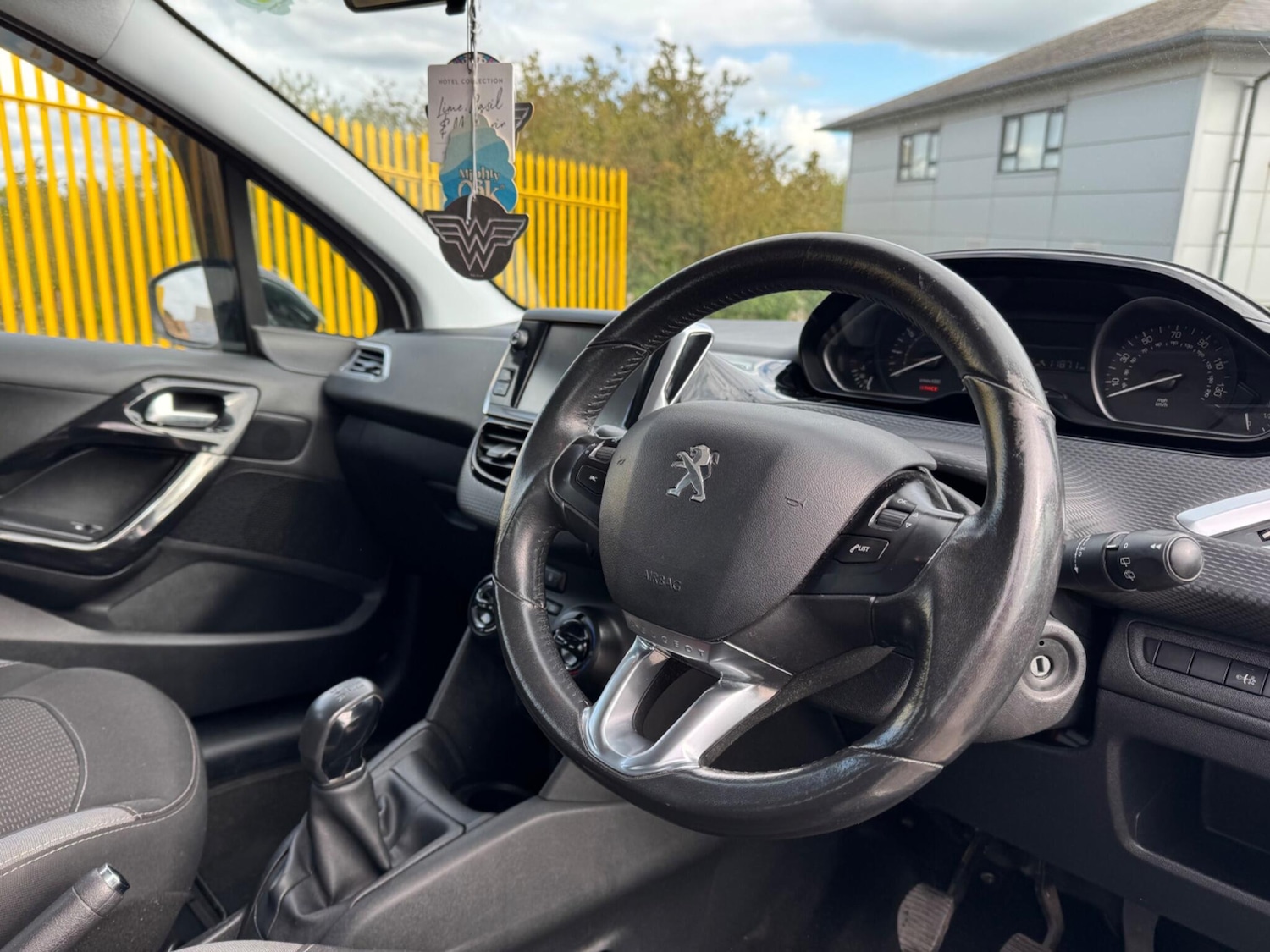 Used Peugeot 208 2016 for sale - 76024384: Photo 11