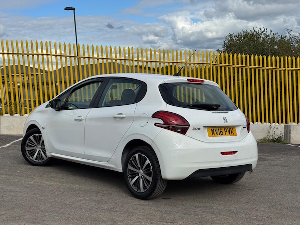 Used Peugeot 208 2016 for sale - 76024384: Photo 2