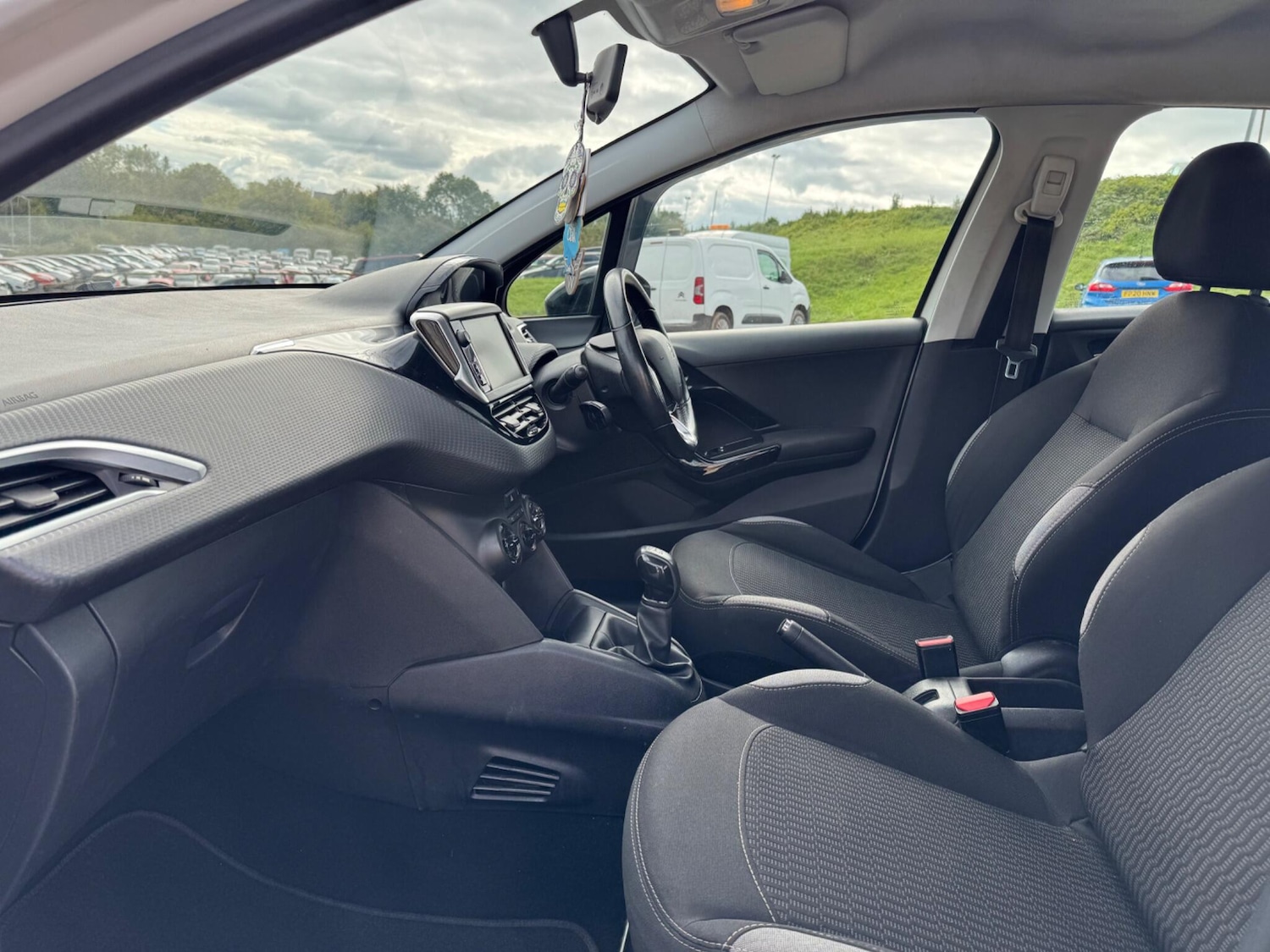 Used Peugeot 208 2016 for sale - 76024384: Photo 8