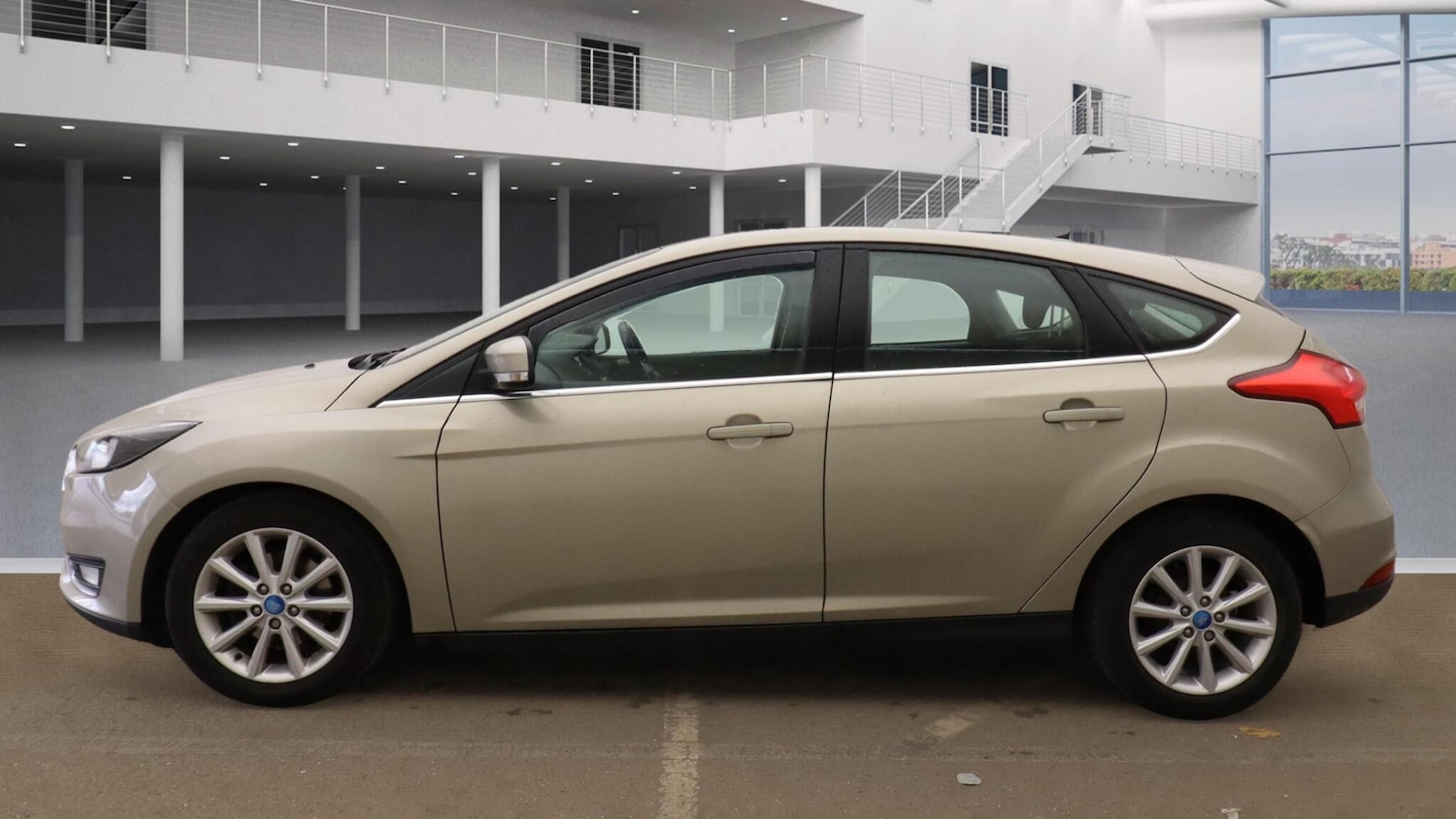 Used Ford Focus 2015 for sale - 76765538: Photo 3