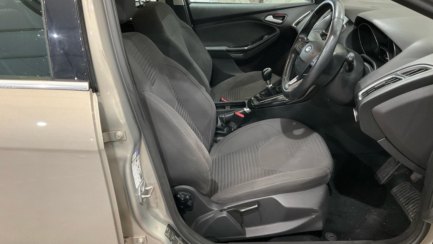 Used Ford Focus 2015 for sale - 76765538: Photo 4