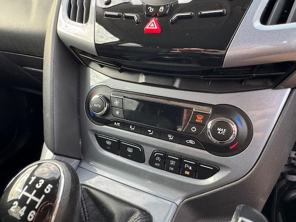 Used Ford Focus 2012 for sale - 75564150: Photo 15