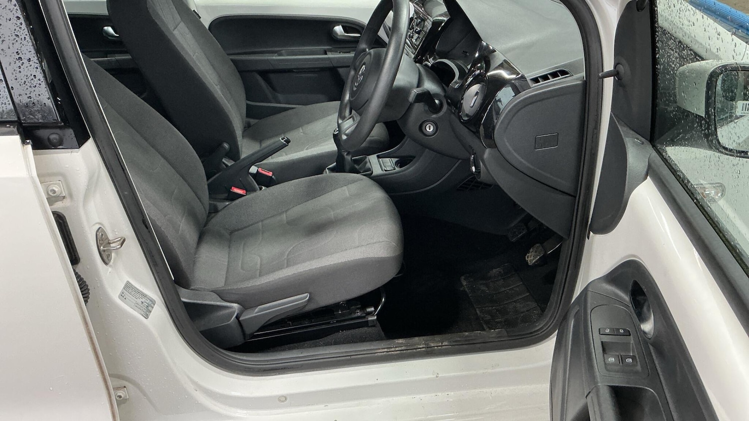 Used Volkswagen up! 2015 for sale - 77992983: Photo 4