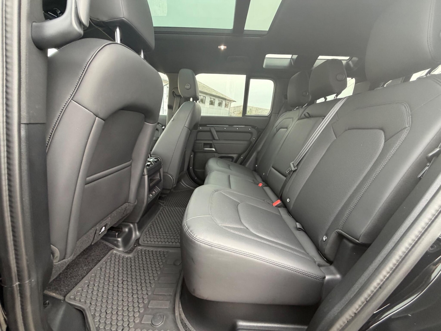 Used Land Rover Defender 2025 for sale - 77586546: Photo 10