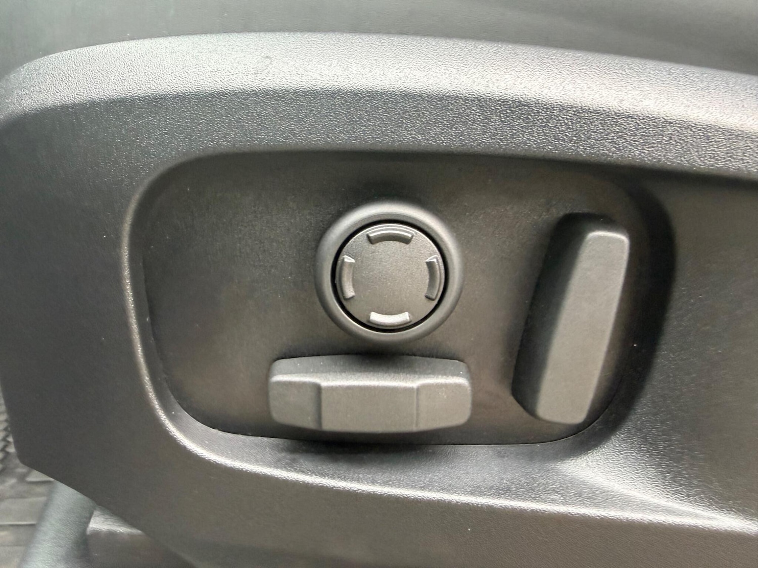 Used Land Rover Defender 2025 for sale - 77586546: Photo 13