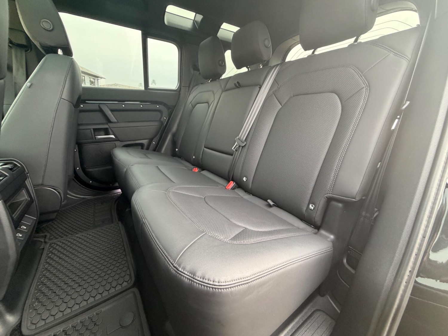 Used Land Rover Defender 2025 for sale - 77586546: Photo 15