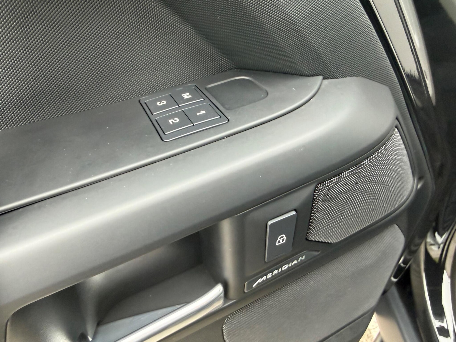 Used Land Rover Defender 2025 for sale - 77586546: Photo 18