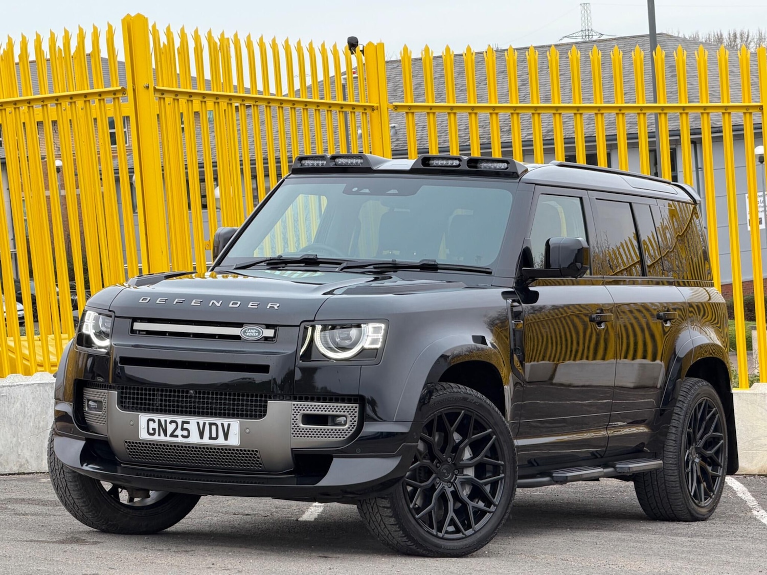 Used Land Rover Defender 2025 for sale - 77586546: Photo 2