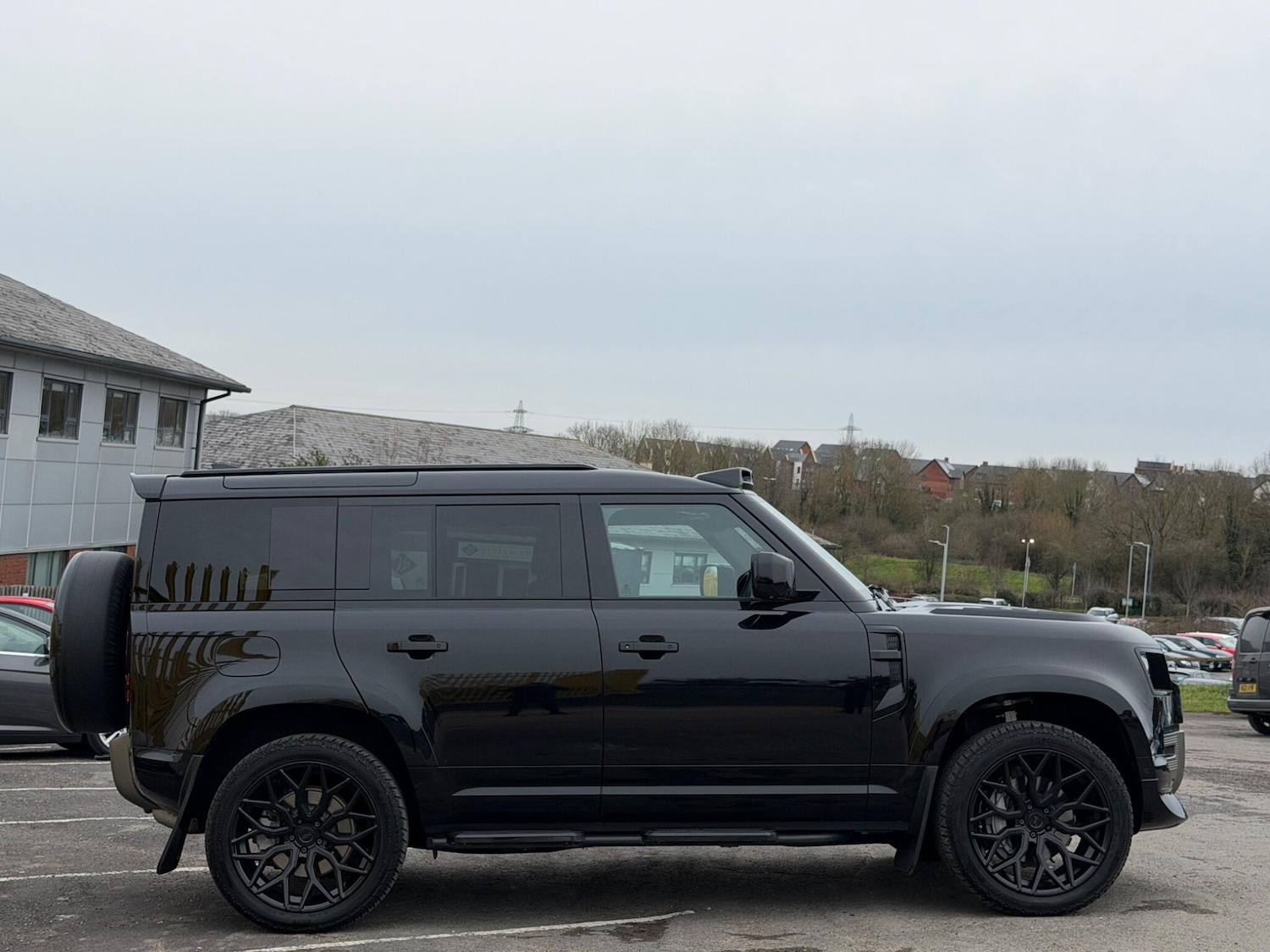 Used Land Rover Defender 2025 for sale - 77586546: Photo 3