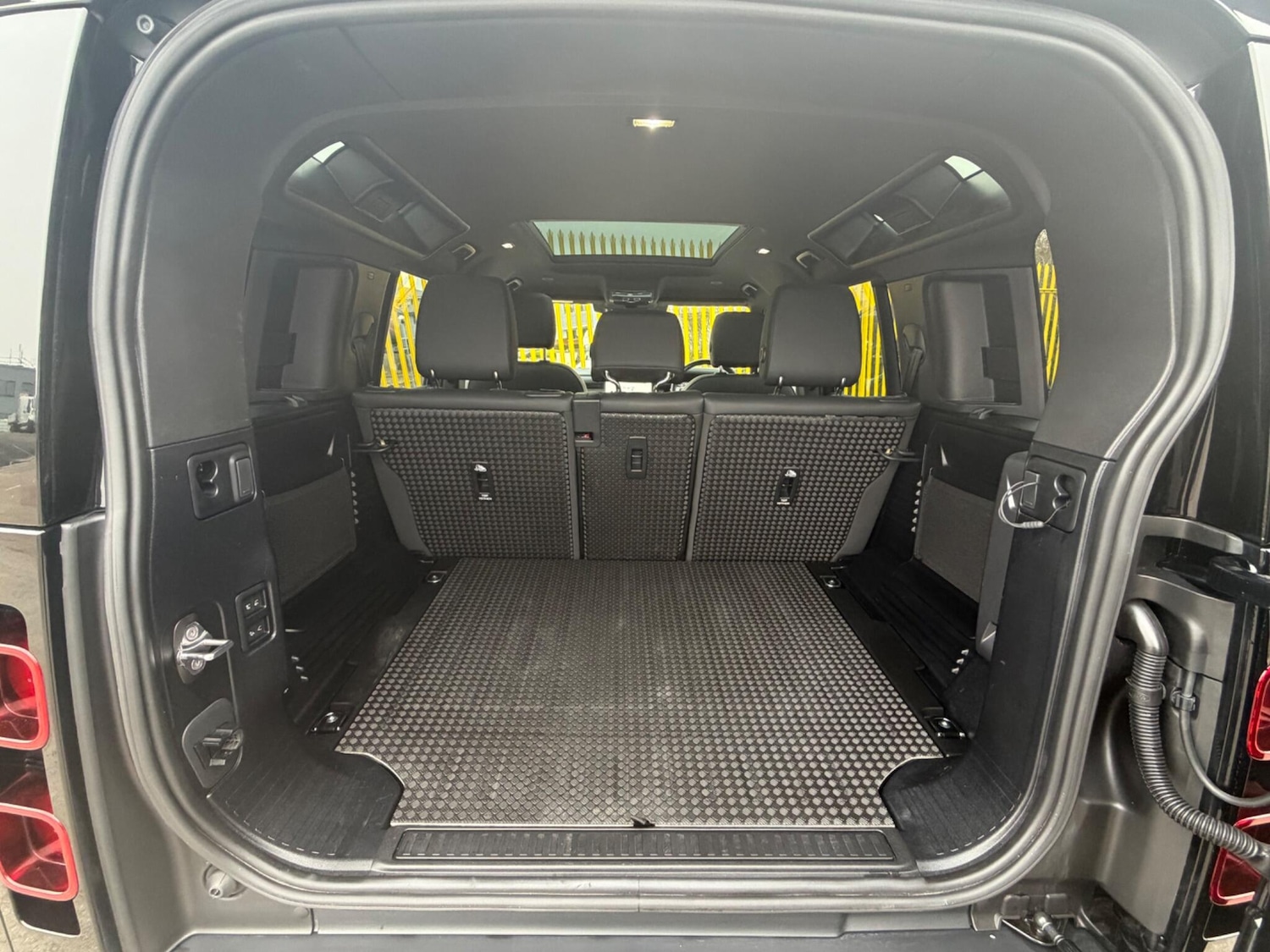 Used Land Rover Defender 2025 for sale - 77586546: Photo 9