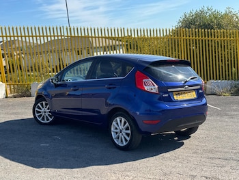 Used Ford Fiesta 2016 for sale - 79426400: Photo