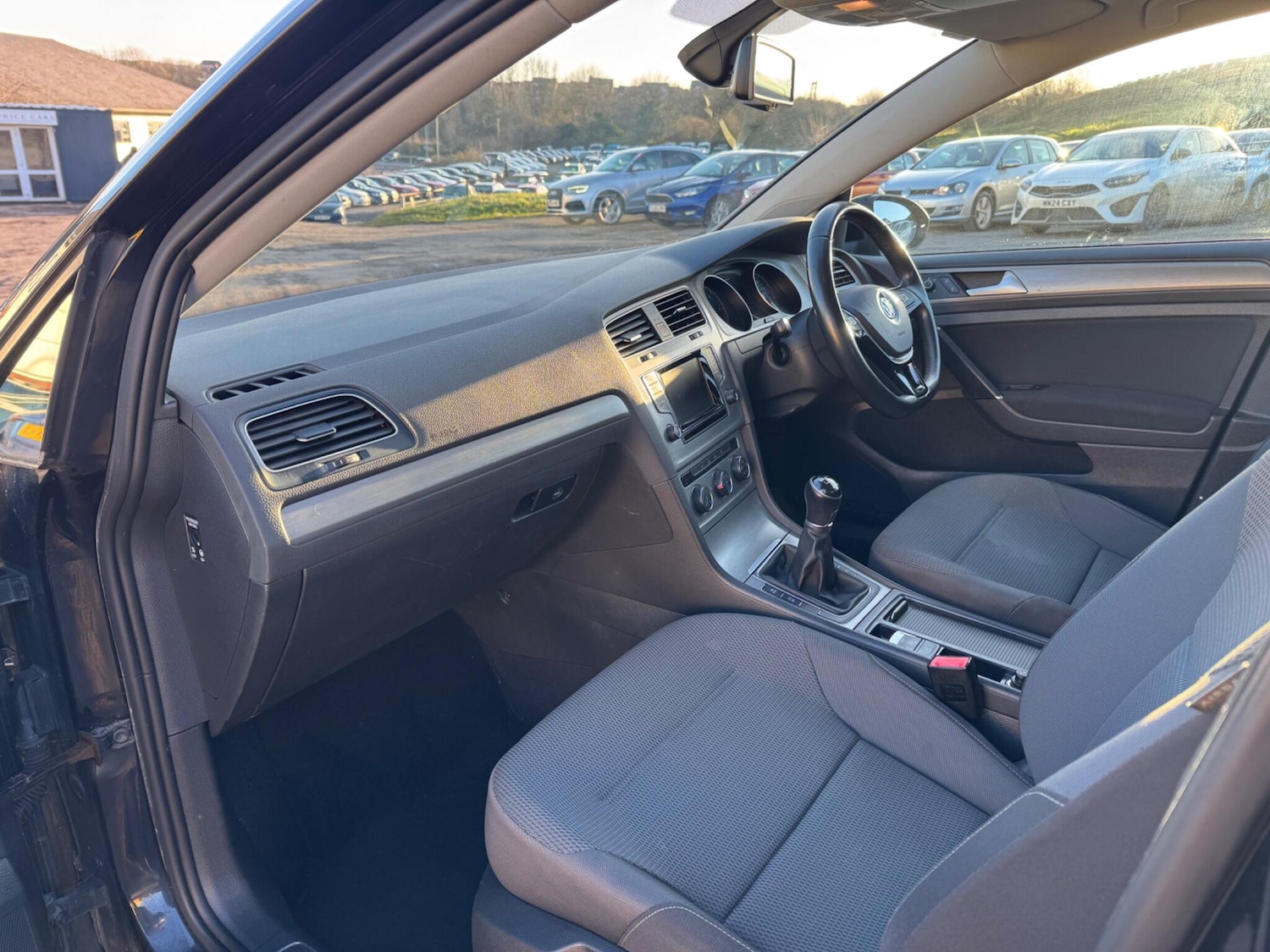 Used Volkswagen Golf 2015 for sale - 77060449: Photo 8