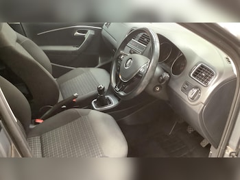 Used Volkswagen Polo 2016 for sale - 75926877: Photo