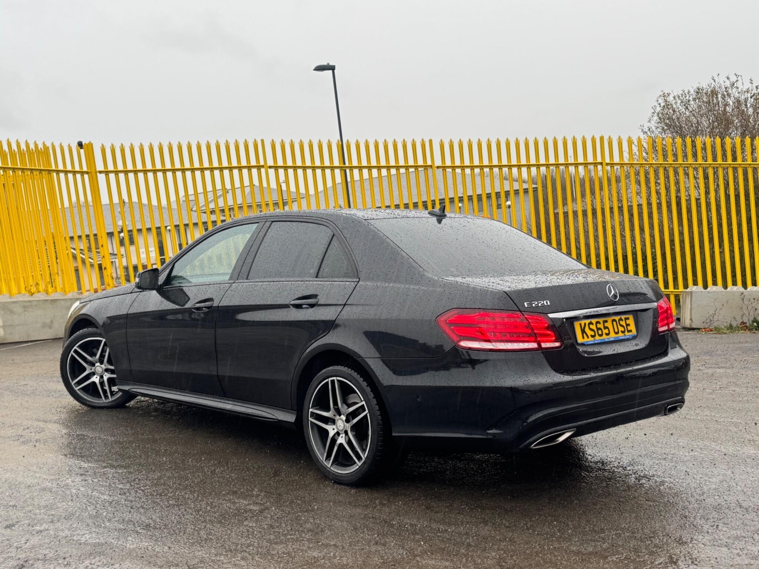 Used Mercedes-Benz E Class 2016 for sale - 76667150: Photo 2