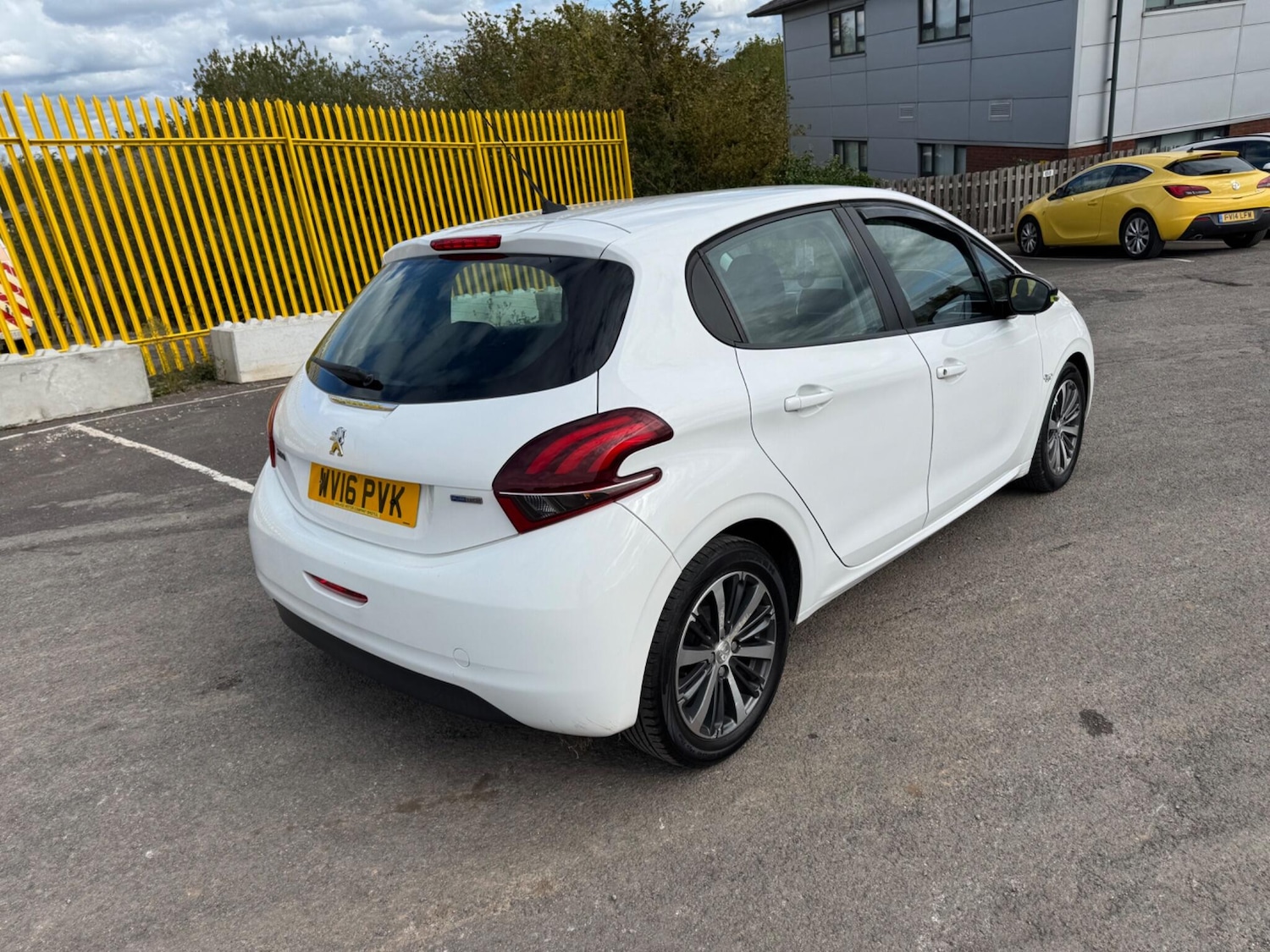 Used Peugeot 208 2016 for sale - 77344211: Photo 6