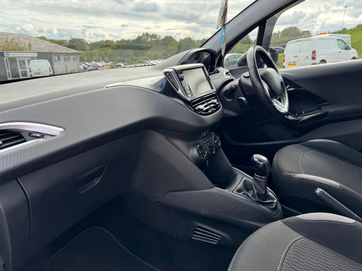 Used Peugeot 208 2016 for sale - 77344211: Photo 9