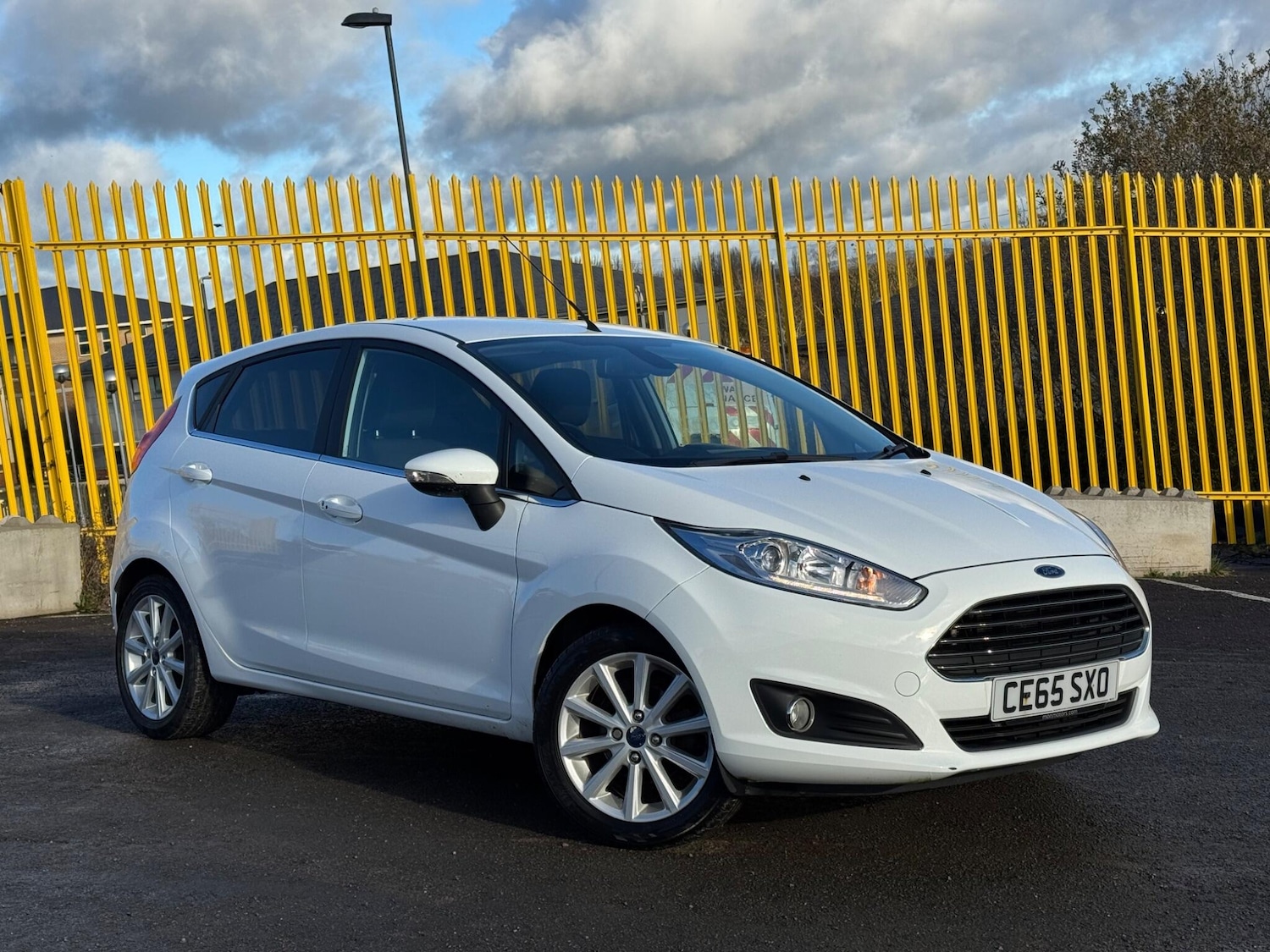 Used Ford Fiesta 2015 for sale - 76926199: Photo 1