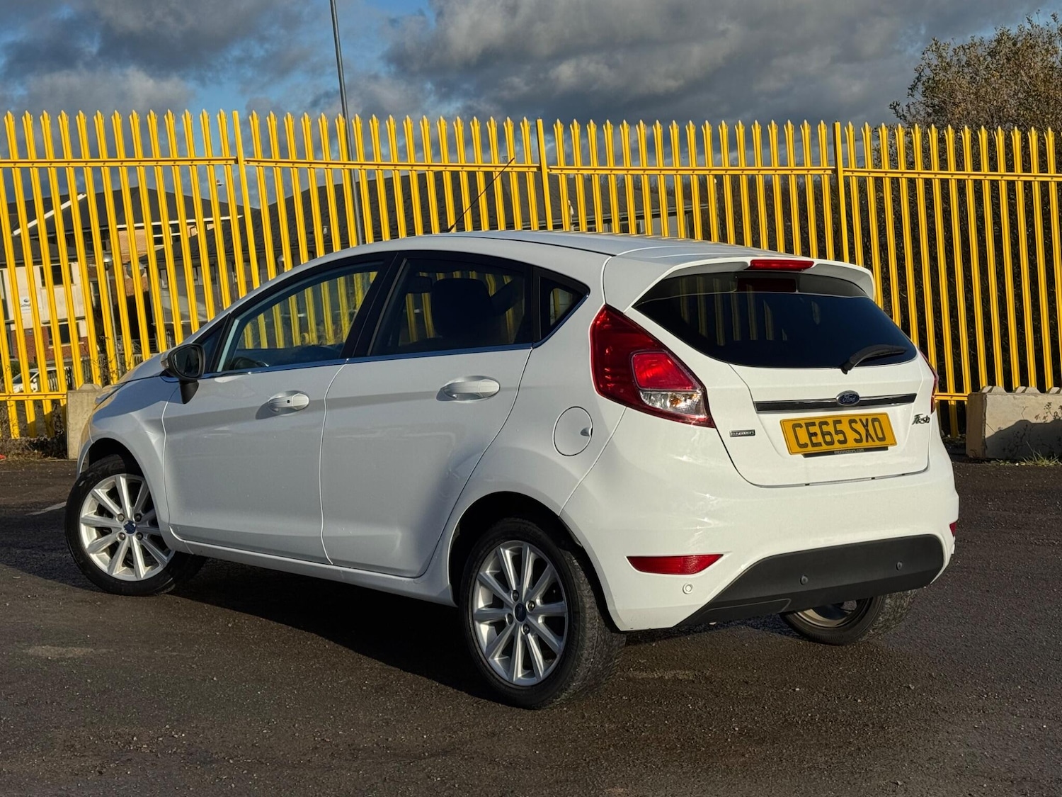 Used Ford Fiesta 2015 for sale - 76926199: Photo 2