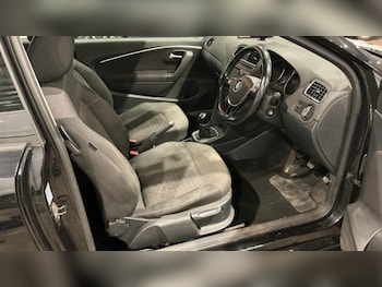 Used Volkswagen Polo 2015 for sale - 76701458: Photo