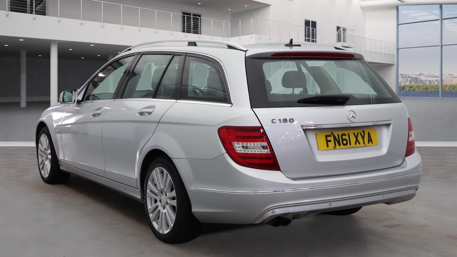 Used Mercedes-Benz C Class 2011 for sale - 76200870: Photo 2