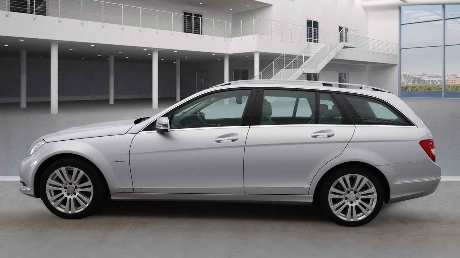 Used Mercedes-Benz C Class 2011 for sale - 76200870: Photo 3