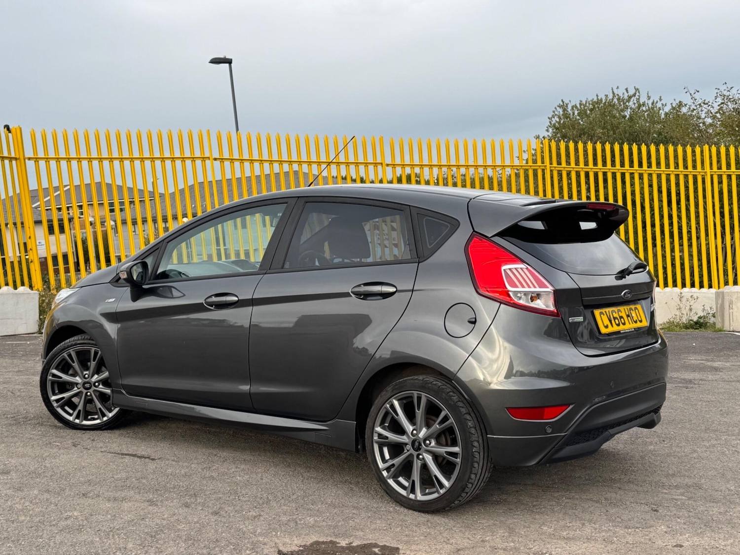 Used Ford Fiesta 2016 for sale - 76688504: Photo 3