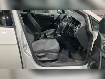 Used Volkswagen Golf 2017 for sale - 77768980: Photo