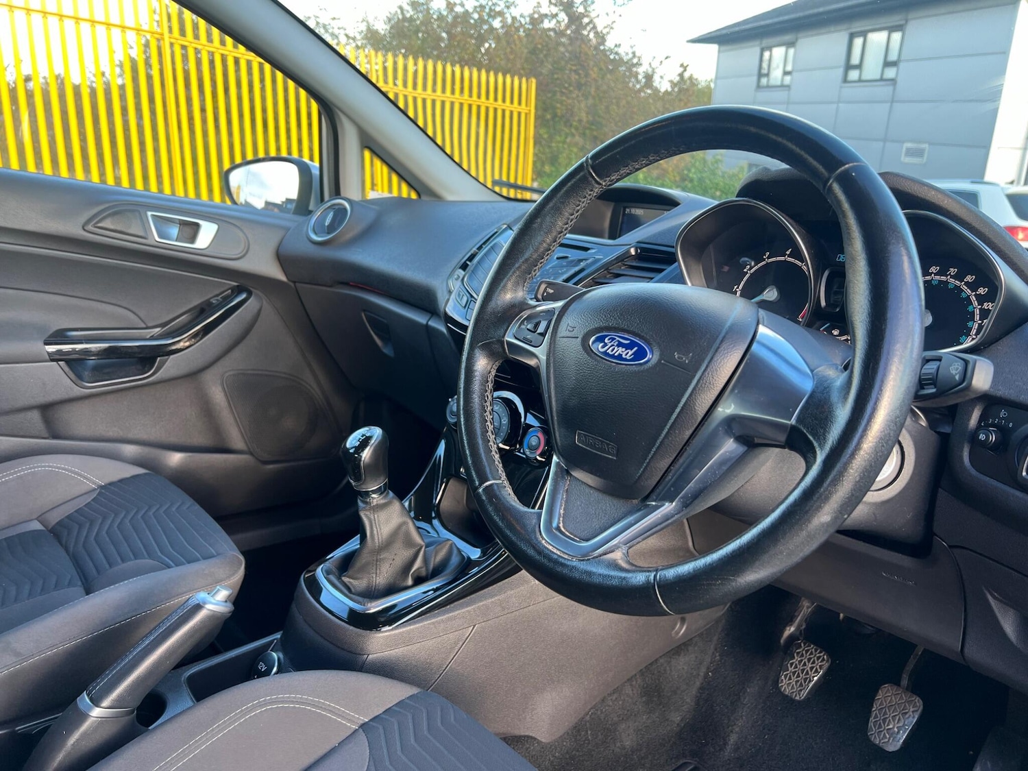 Used Ford Fiesta 2015 for sale - 76247118: Photo 10