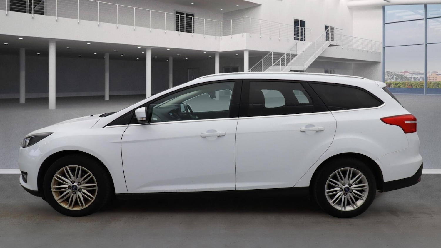 Used Ford Focus 2018 for sale - 76388077: Photo 3