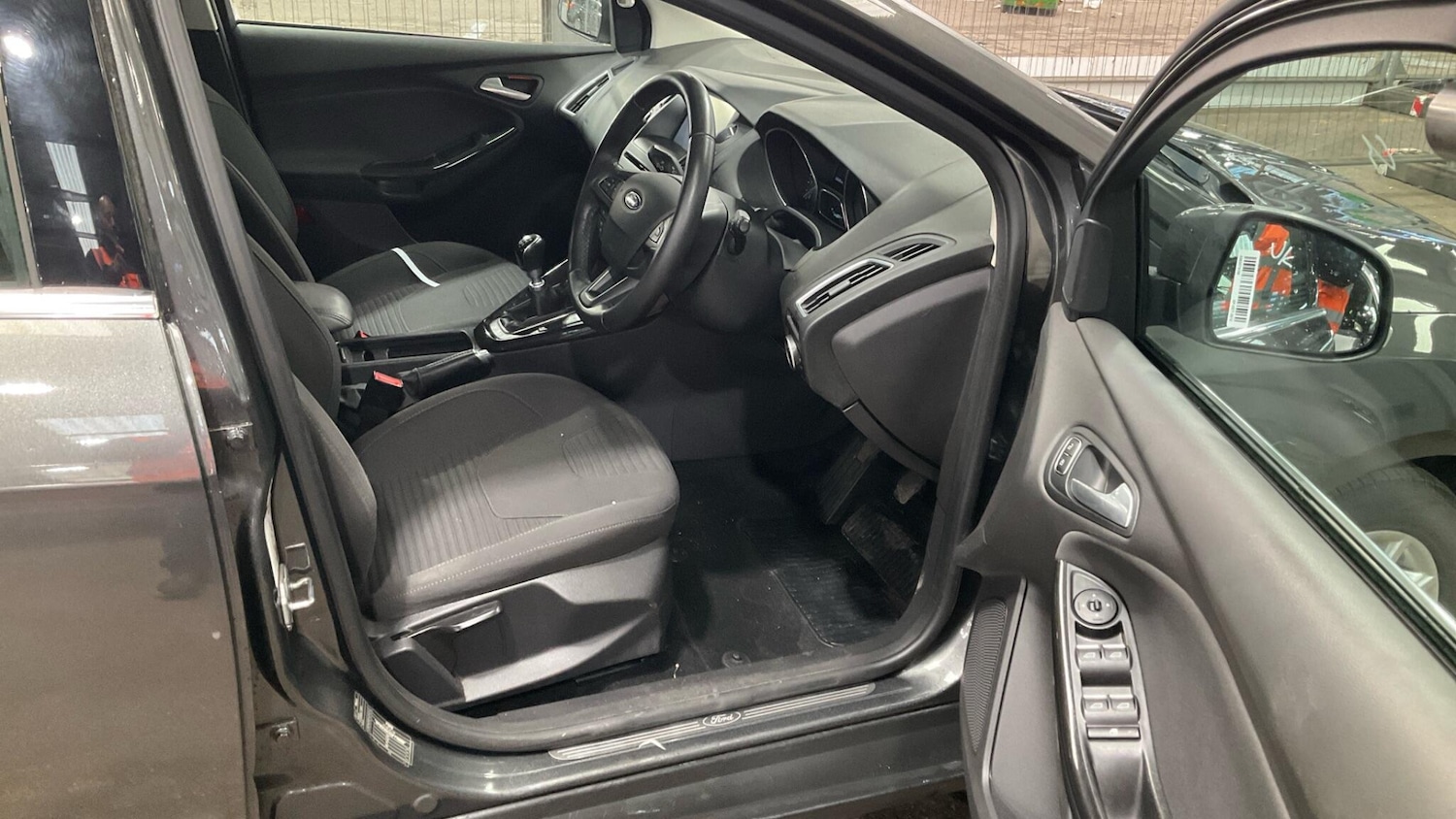 Used Ford Focus 2015 for sale - 77425789: Photo 4