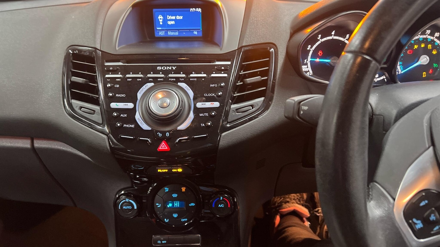 Used Ford Fiesta 2014 for sale - 76899136: Photo 4