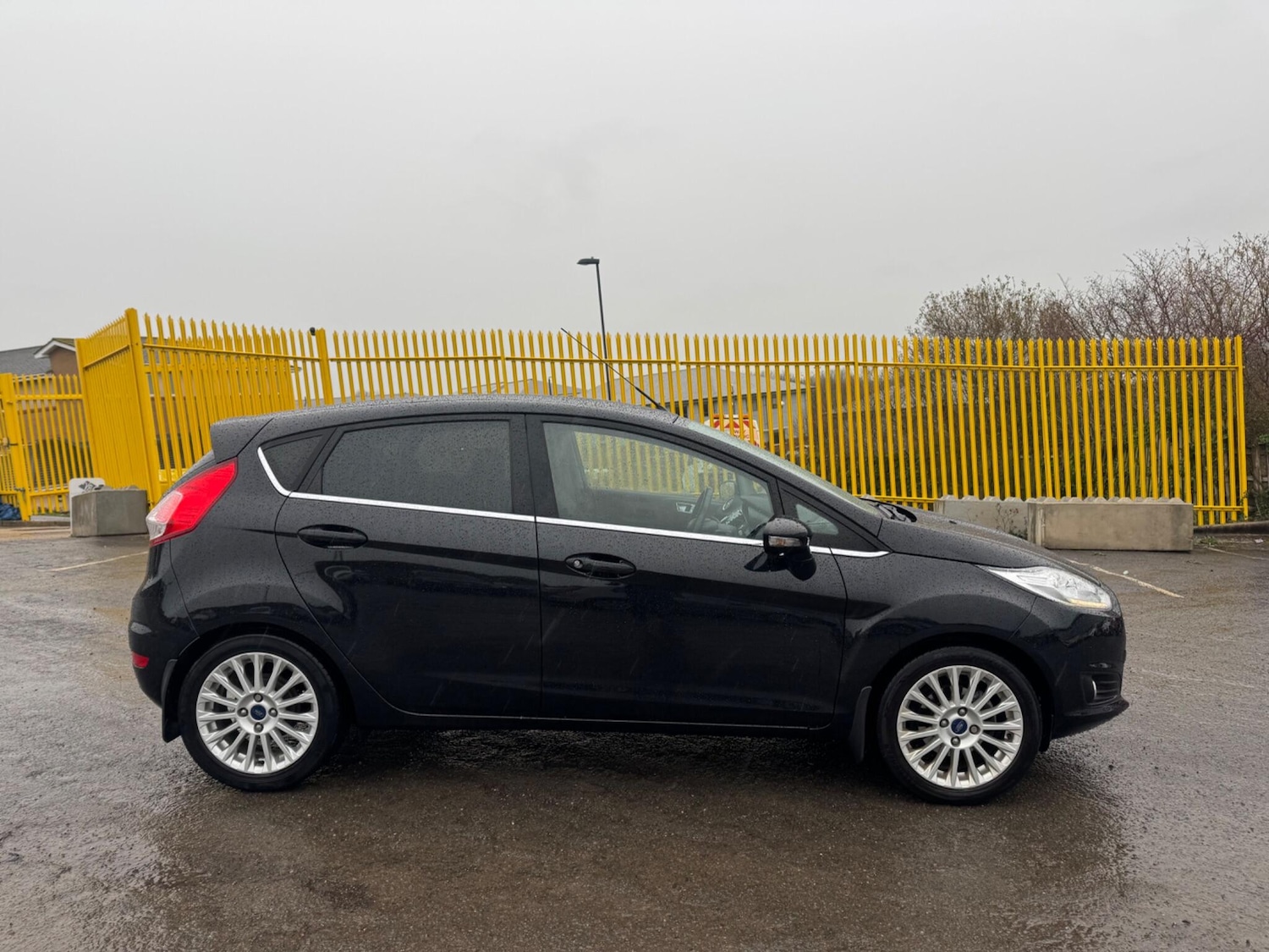Used Ford Fiesta 2015 for sale - 77155398: Photo 5