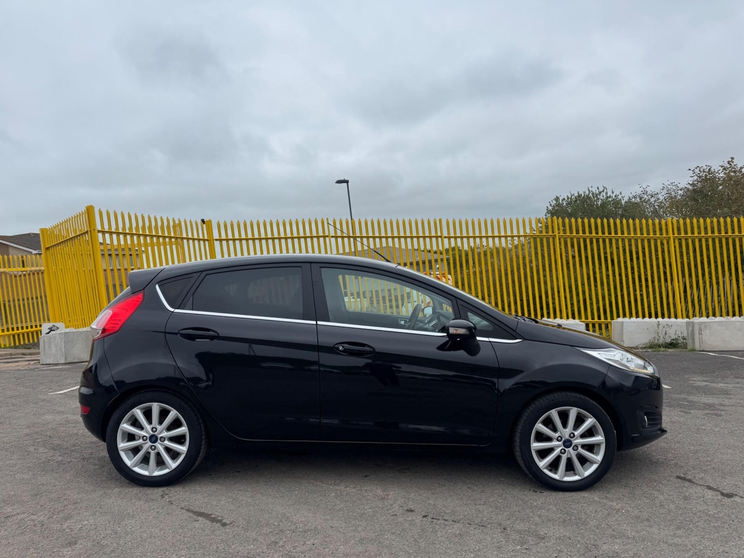 Used Ford Fiesta 2015 for sale - 76246528: Photo 6