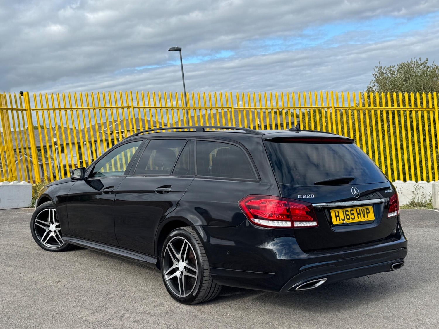 Used Mercedes-Benz E Class 2015 for sale - 77723887: Photo 2