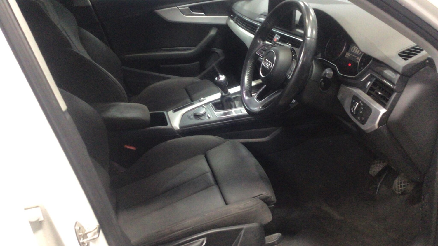 Used Audi A4 2017 for sale - 76898653: Photo 4