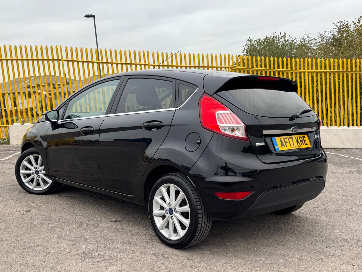 Used Ford Fiesta 2017 for sale - 76179892: Photo 2