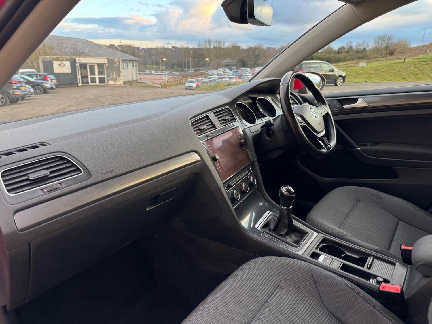 Used Volkswagen Golf 2017 for sale - 76527653: Photo 4