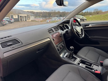 Used Volkswagen Golf 2017 for sale - 76527653: Photo