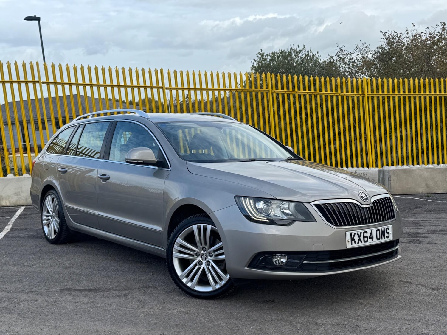 Used Skoda Superb 2014 for sale - 76166697: Photo 1