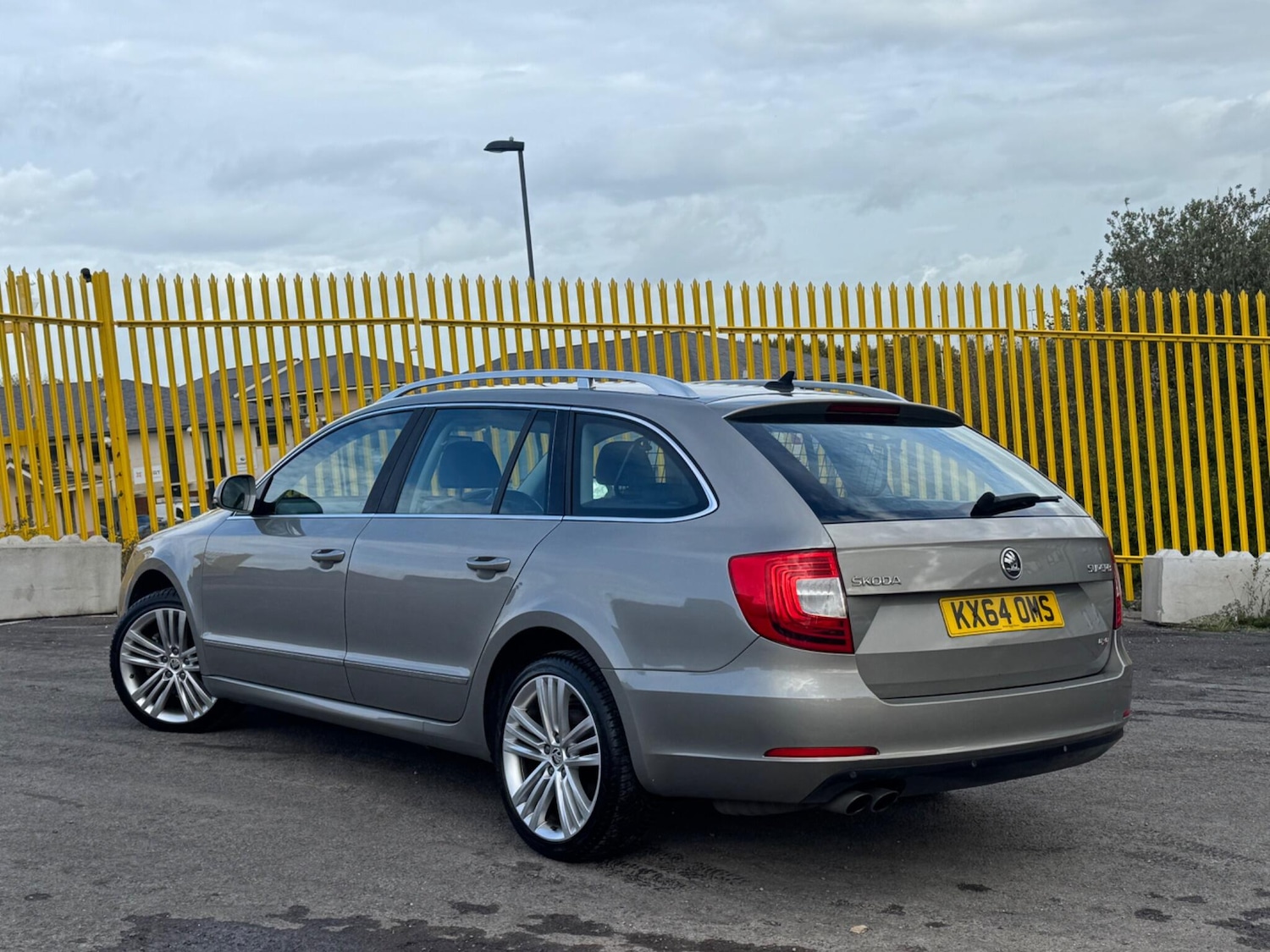 Used Skoda Superb 2014 for sale - 76166697: Photo 2