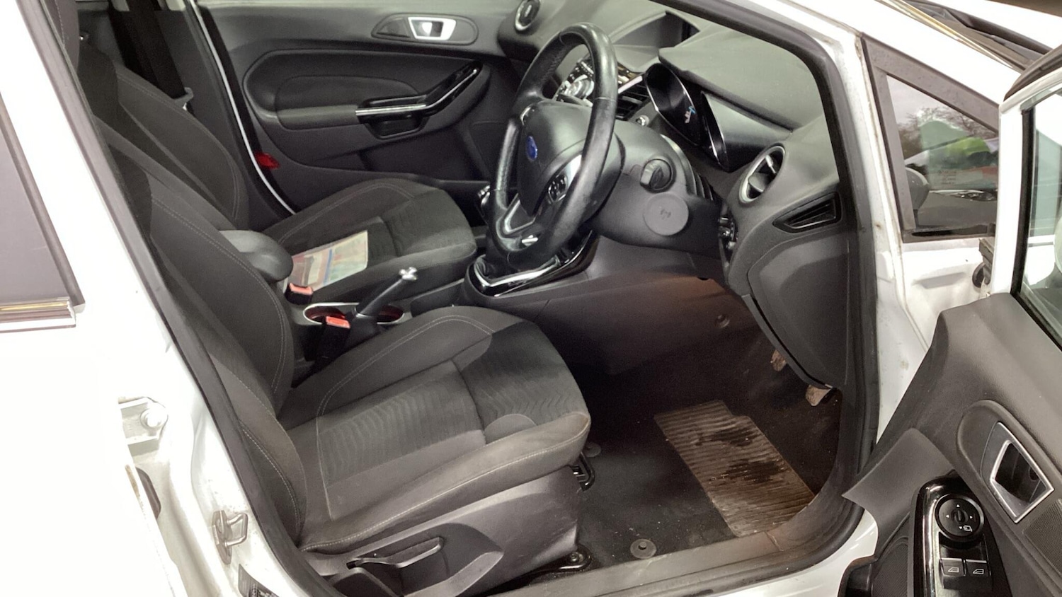 Used Ford Fiesta 2015 for sale - 77993185: Photo 4